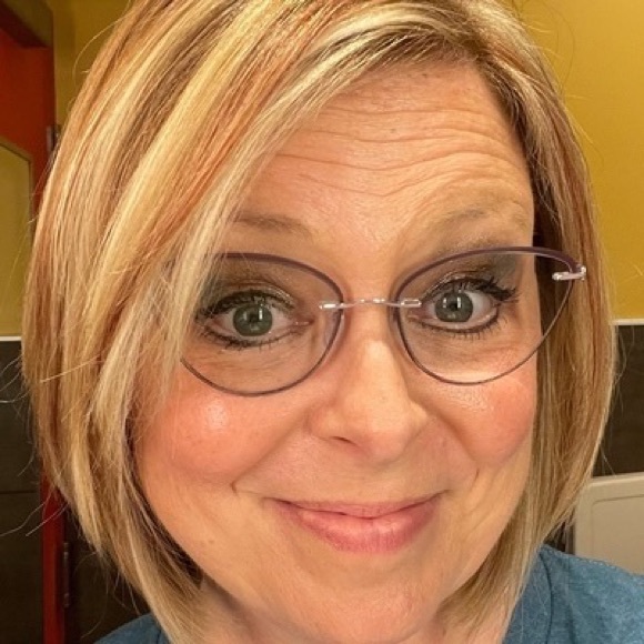 Meet your Posher, Alicia - Picture 1 of 1